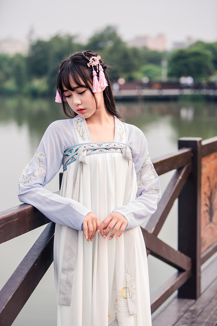 俏皮可愛的漢服古裝女子攝影