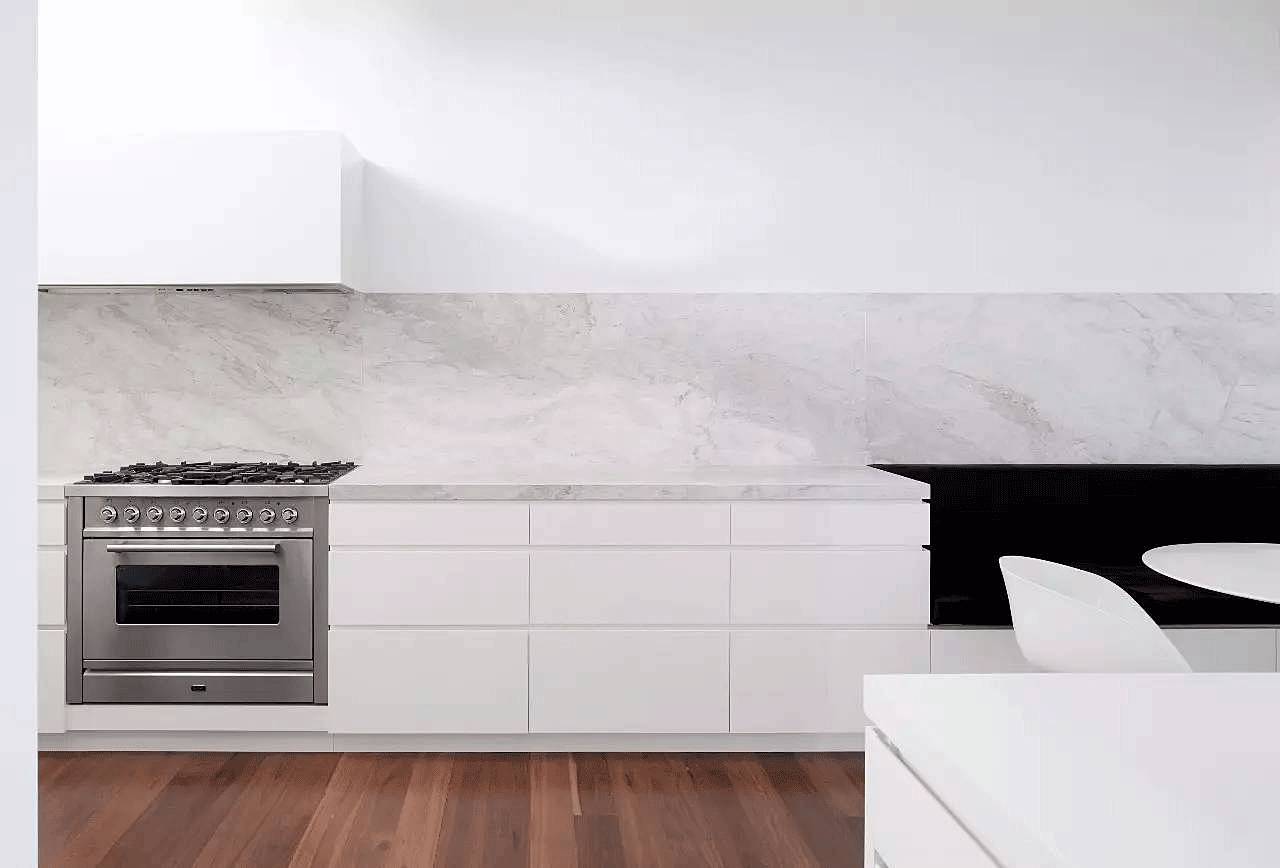 越白越簡，越極致