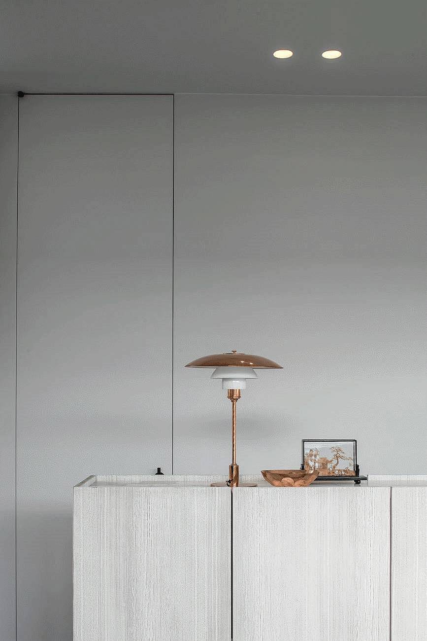 越白越簡，越極致