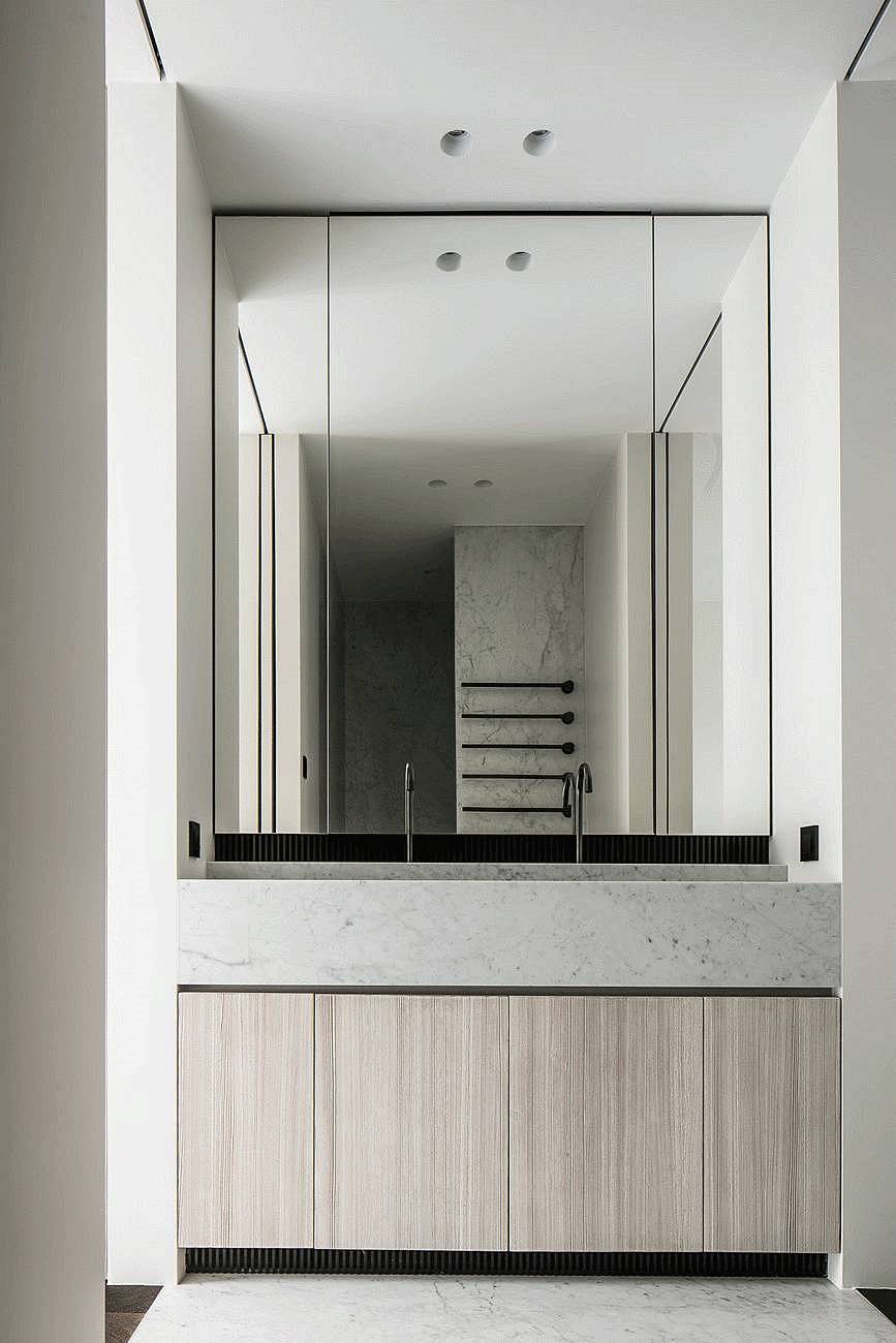 越白越簡，越極致