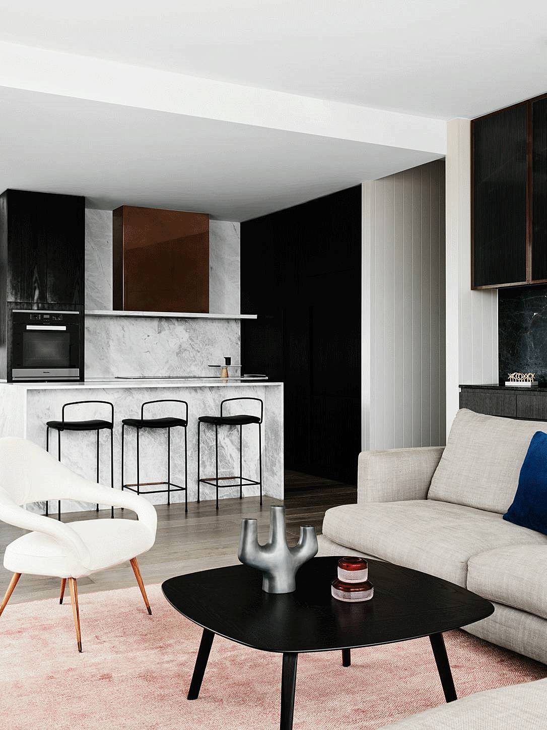 越白越簡，越極致