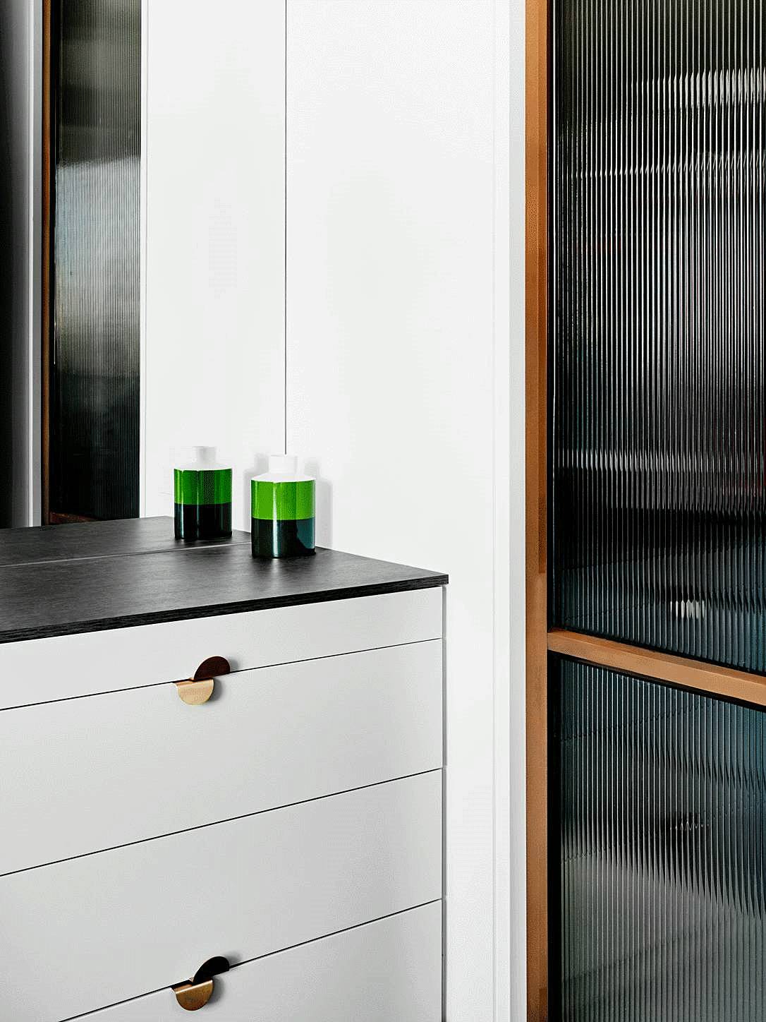 越白越簡，越極致