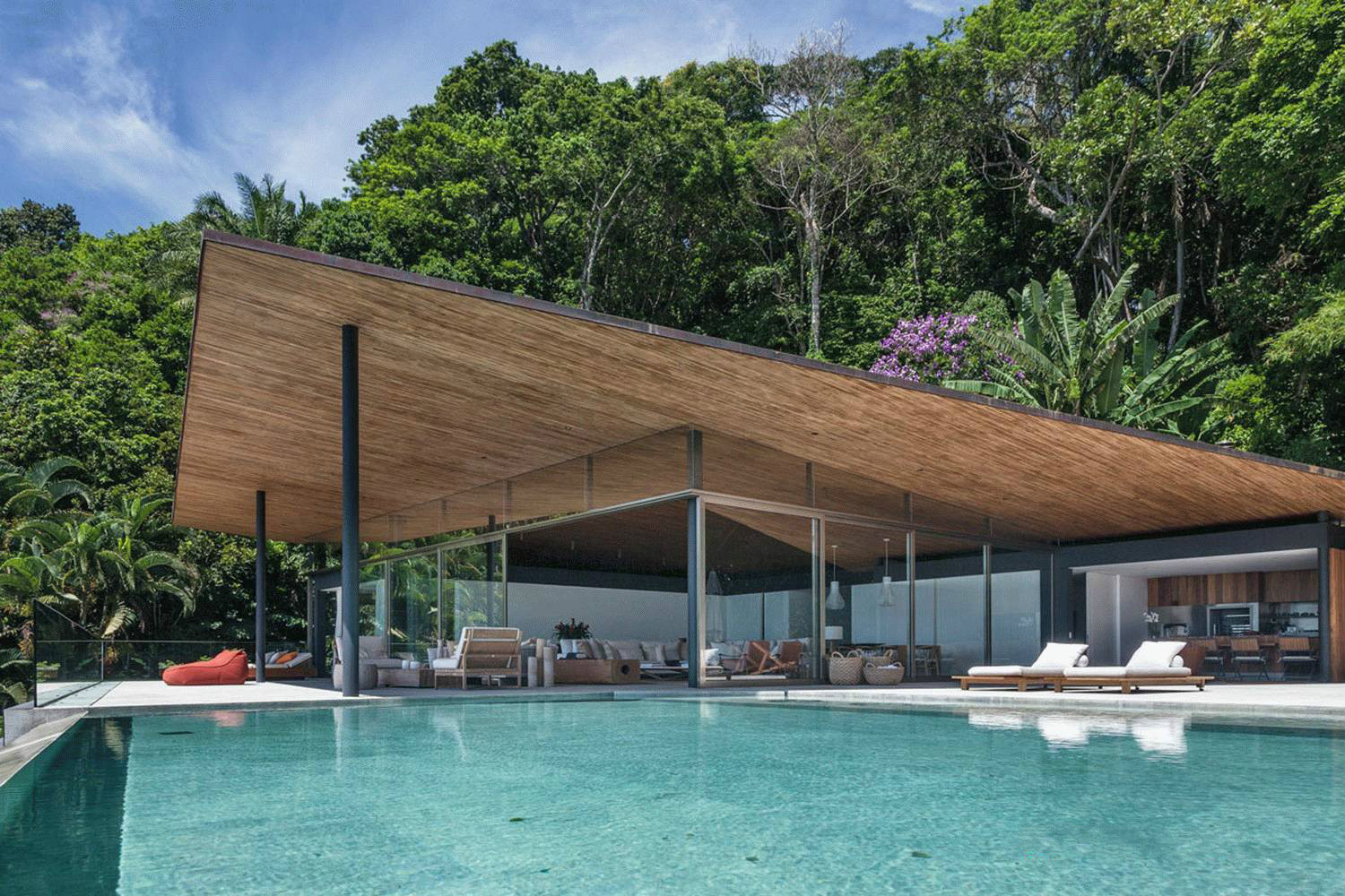 與大自然完美結(jié)合的森林別墅設(shè)計(jì)