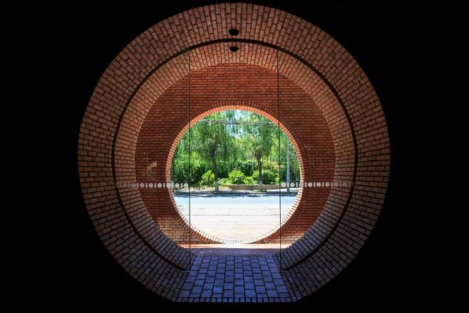 紅磚的建筑藝術(shù)，每一張紅磚墻都可以拿去做紅