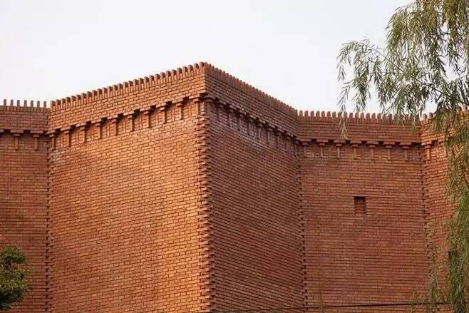 紅磚的建筑藝術(shù)，每一張紅磚墻都可以拿去做紅