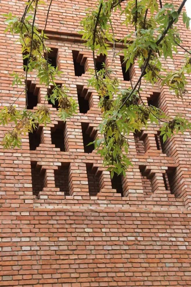 紅磚的建筑藝術(shù)，每一張紅磚墻都可以拿去做紅