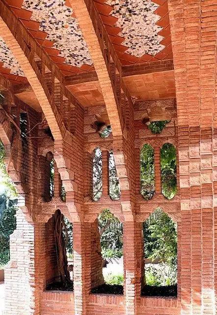 紅磚的建筑藝術(shù)，每一張紅磚墻都可以拿去做紅