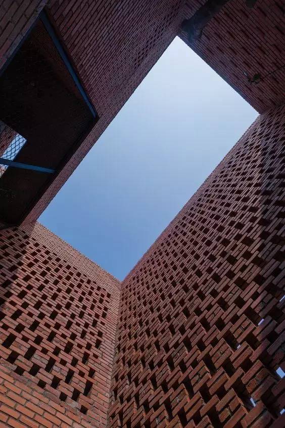 紅磚的建筑藝術(shù)，每一張紅磚墻都可以拿去做紅