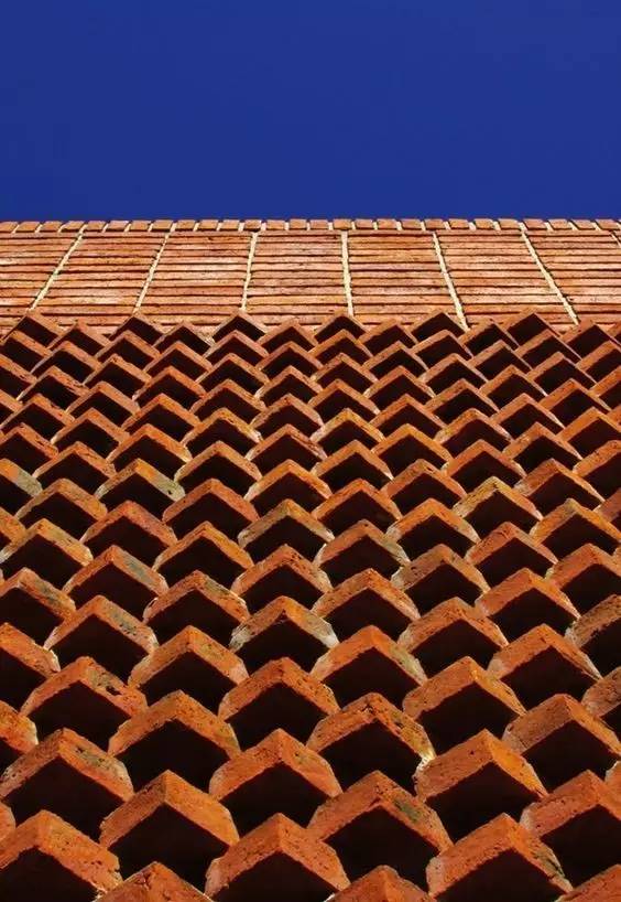 紅磚的建筑藝術(shù)，每一張紅磚墻都可以拿去做紅