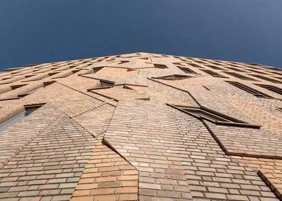 紅磚的建筑藝術，每一張紅磚墻都可以拿去做紅