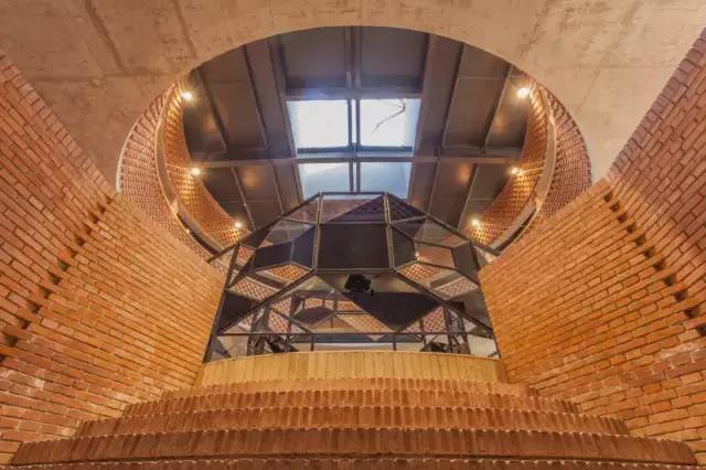 紅磚的建筑藝術，每一張紅磚墻都可以拿去做紅