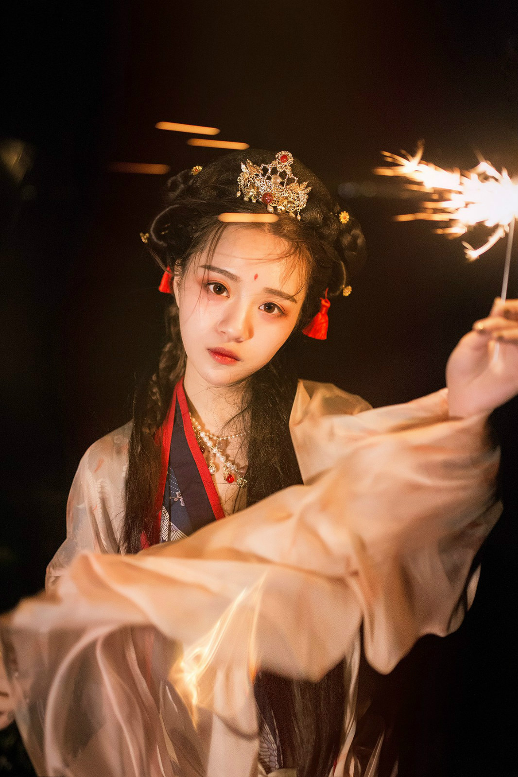 星空下翩翩起舞的古裝女子攝影