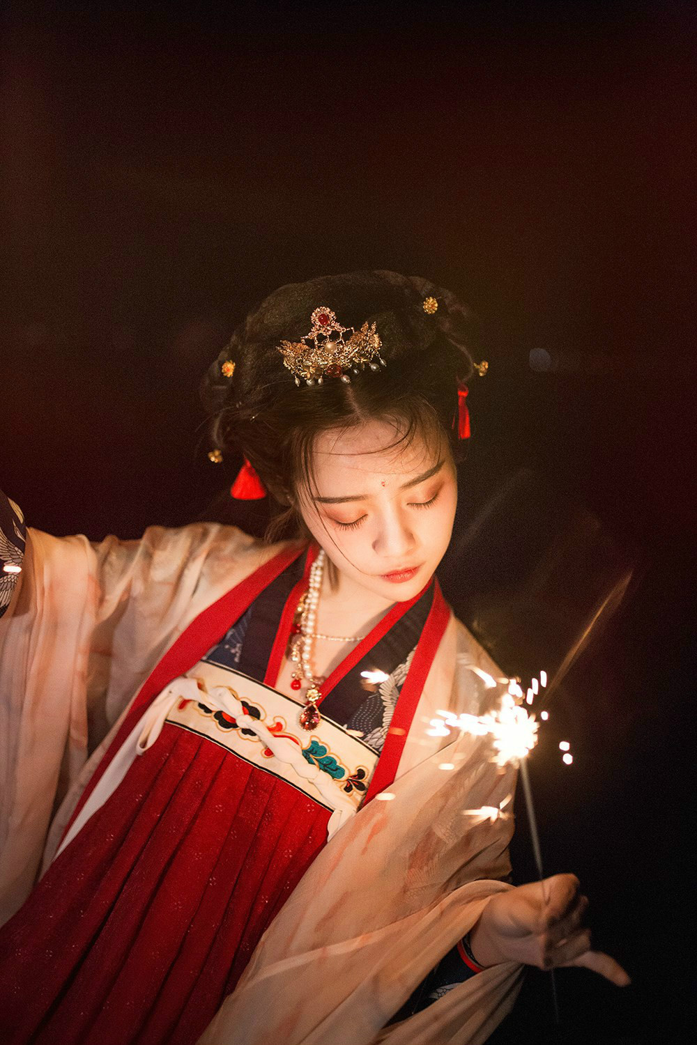 星空下翩翩起舞的古裝女子攝影