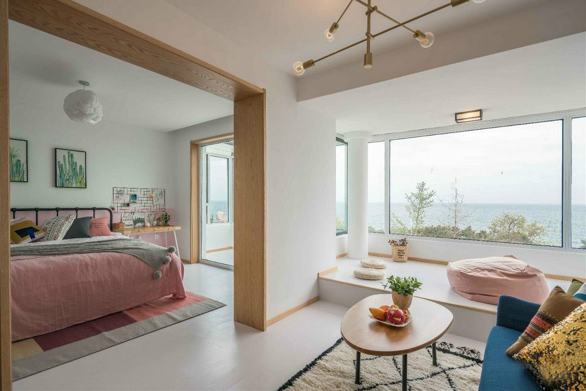 原木風(fēng)情的青島民宿，聽(tīng)大海的聲音