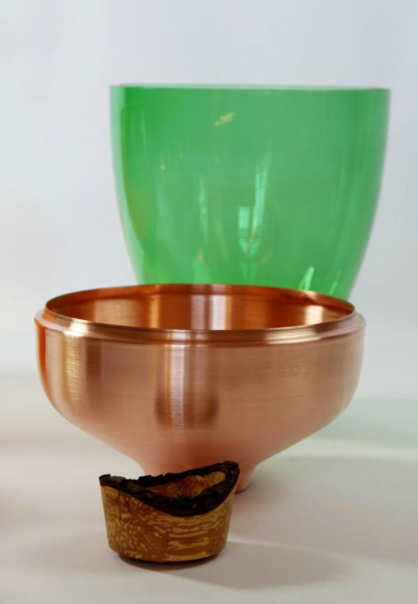 手工制作的五彩容器工藝品