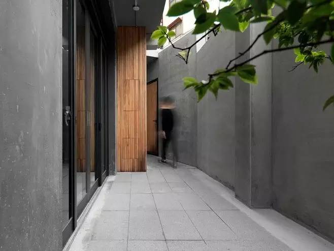 水泥墻樸素寂靜的美，庭院設(shè)計