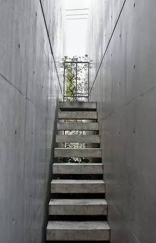 水泥墻樸素寂靜的美，庭院設(shè)計