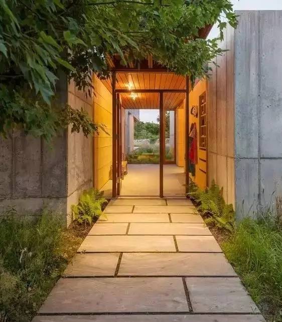 水泥墻樸素寂靜的美，庭院設(shè)計(jì)