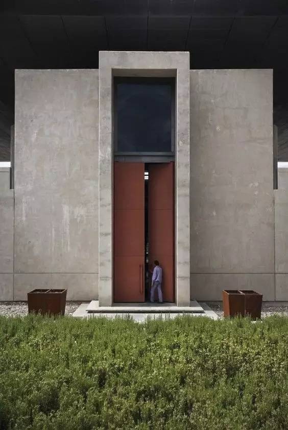 水泥墻樸素寂靜的美，庭院設(shè)計(jì)