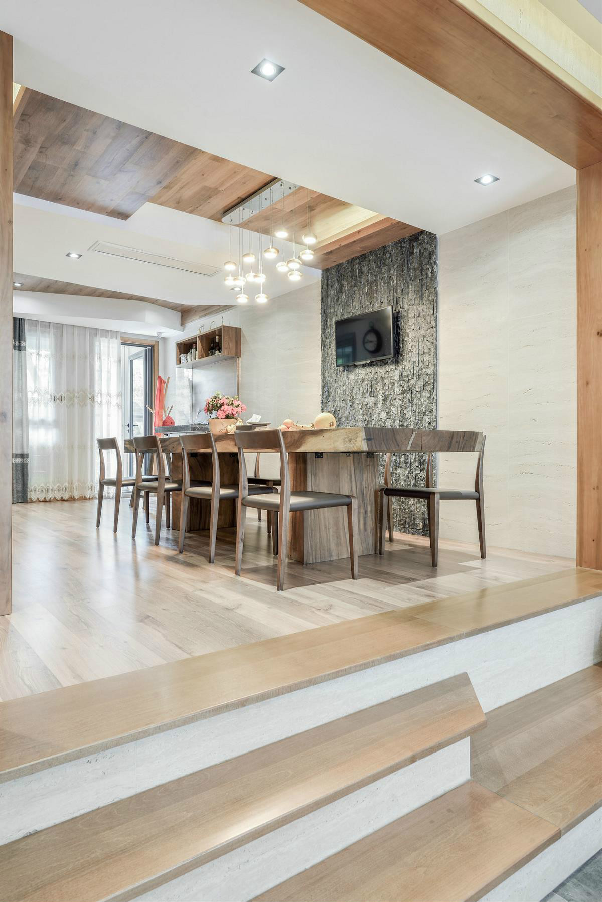 木色木香的居家空間裝修設(shè)計