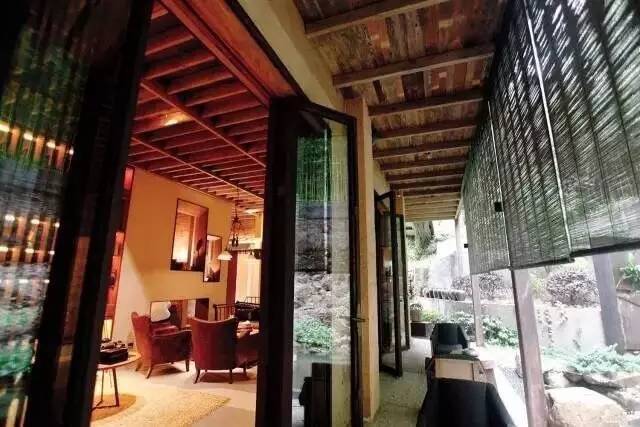 靜廬瀾柵，青山綿綿溪水潺潺