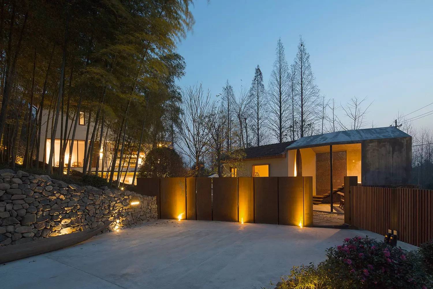 靜廬瀾柵，隱世小墅里一場(chǎng)泳池家庭趴