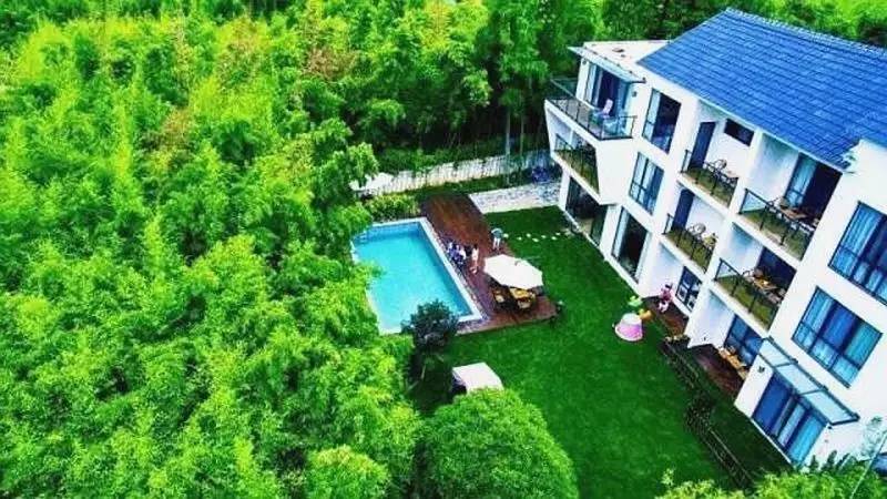 柒竹民宿，竹海里的蔚藍(lán)水