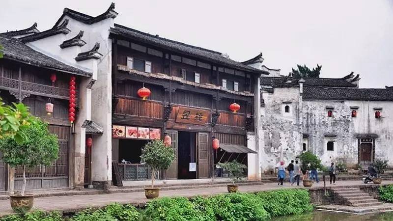 昱棧民宿，百年老宅里的星空泳池