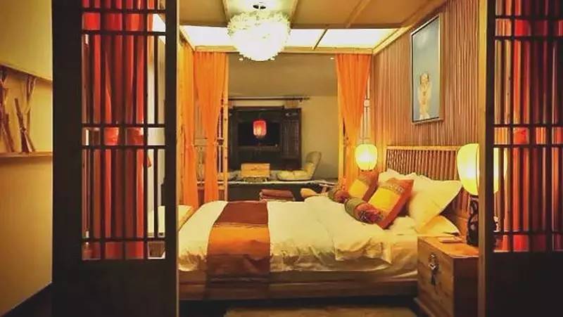 昱棧民宿，百年老宅里的星空泳池