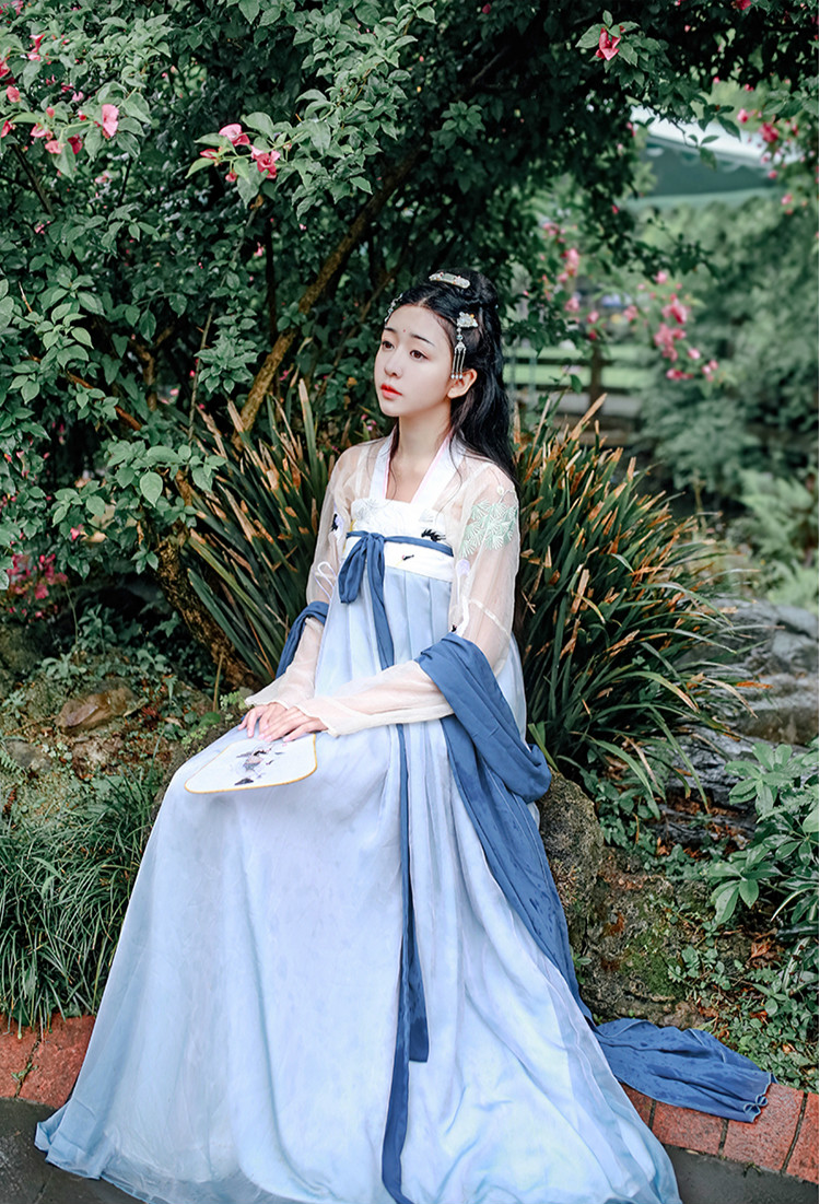 簡約版對襟上襦齊胸襦裙?jié)h服