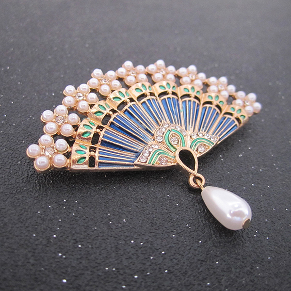 家佳樂(lè)文學(xué)扇子烤漆珍珠水鉆復(fù)古鏤空胸針