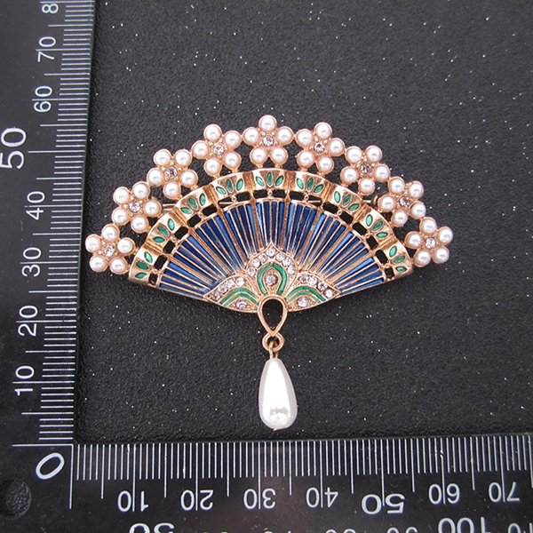 家佳樂(lè)文學(xué)扇子烤漆珍珠水鉆復(fù)古鏤空胸針