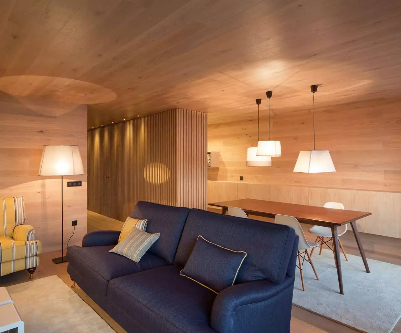 極簡原木海邊度假小屋，中式裝修設(shè)計