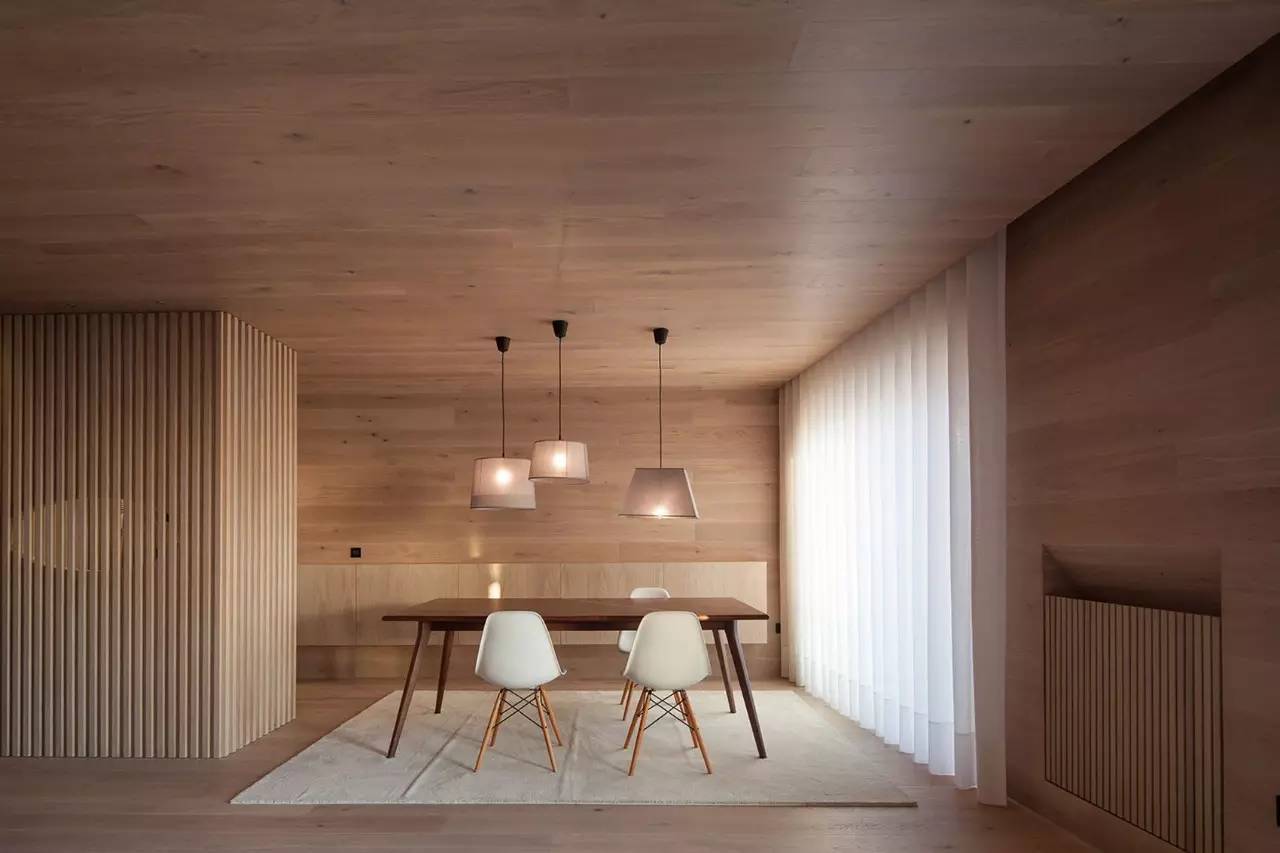 極簡(jiǎn)原木海邊度假小屋，中式裝修設(shè)計(jì)