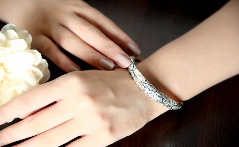 民族時(shí)尚復(fù)古風(fēng)水滴頭魚蓮荷花銀手鐲