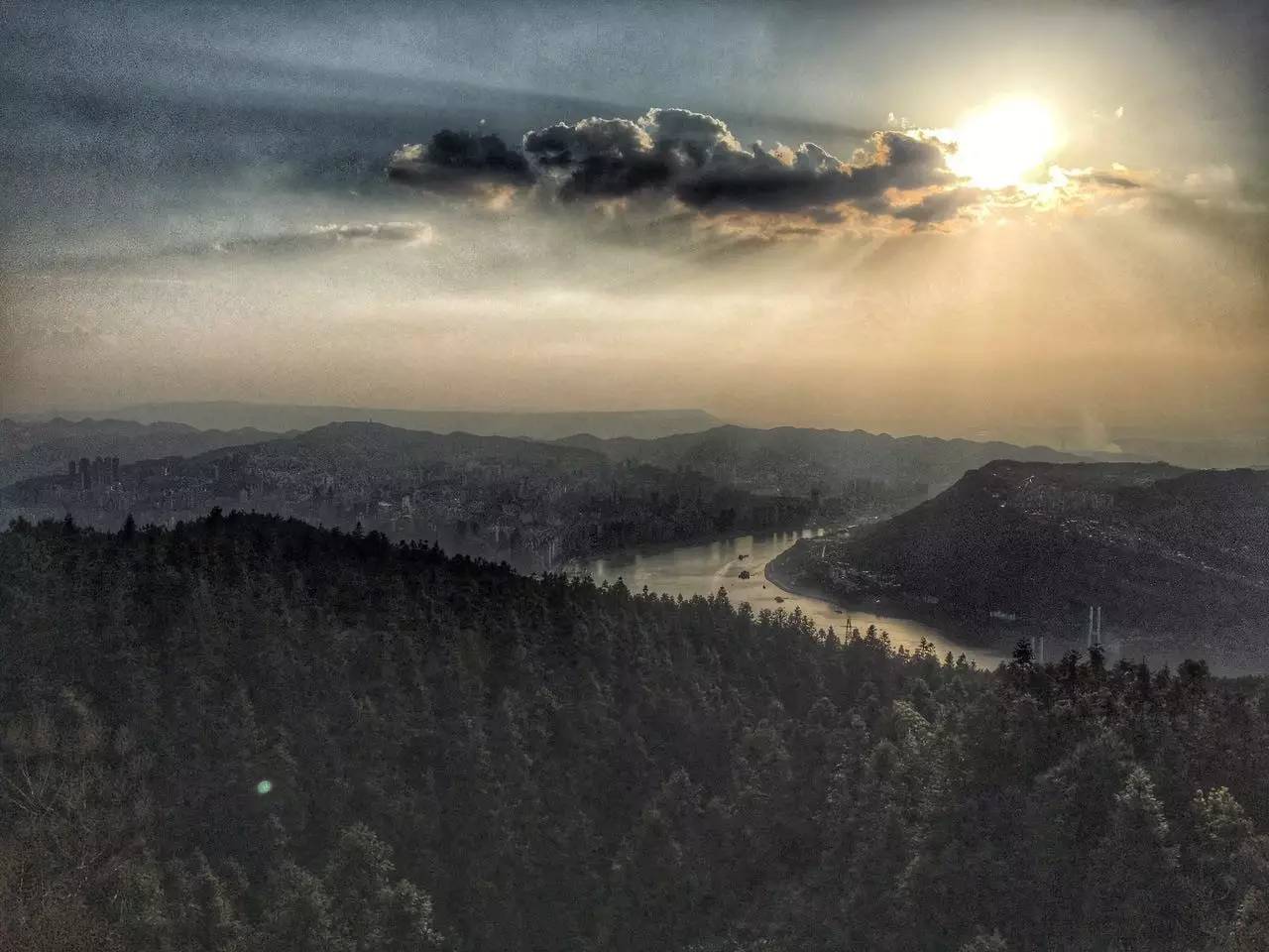 林中四舍民宿設(shè)計(jì)，一所鳥語(yǔ)花香的小木屋