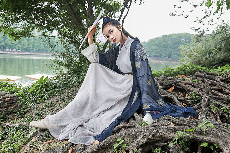 家佳樂(lè)文學(xué)大袖衫漢元素漢服古裝美女圖片