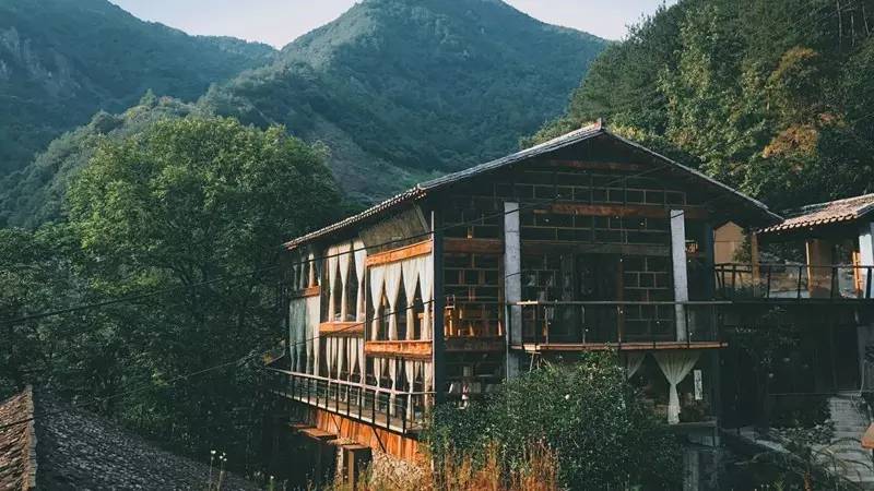 尋·尋客棧，一家超大藏書閣民宿設(shè)計