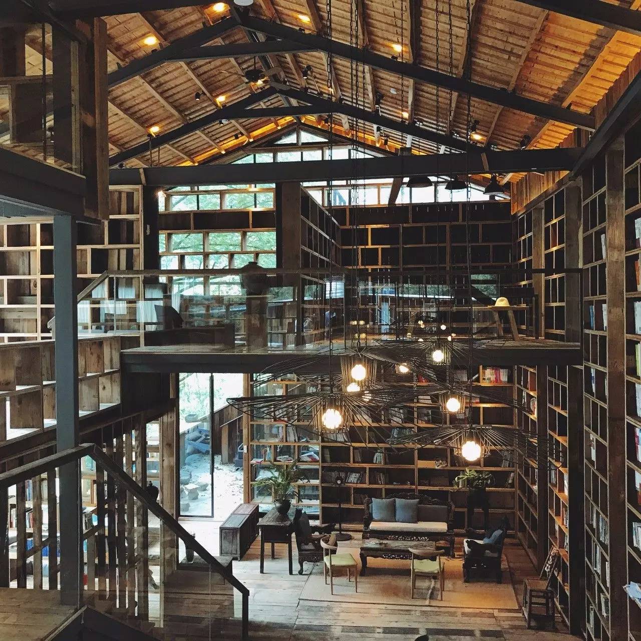尋·尋客棧，一家超大藏書閣民宿設(shè)計