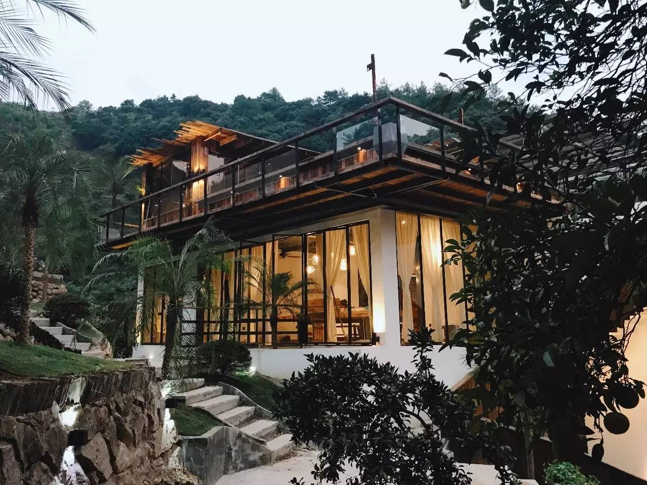 尋·尋客棧，一家超大藏書閣民宿設(shè)計