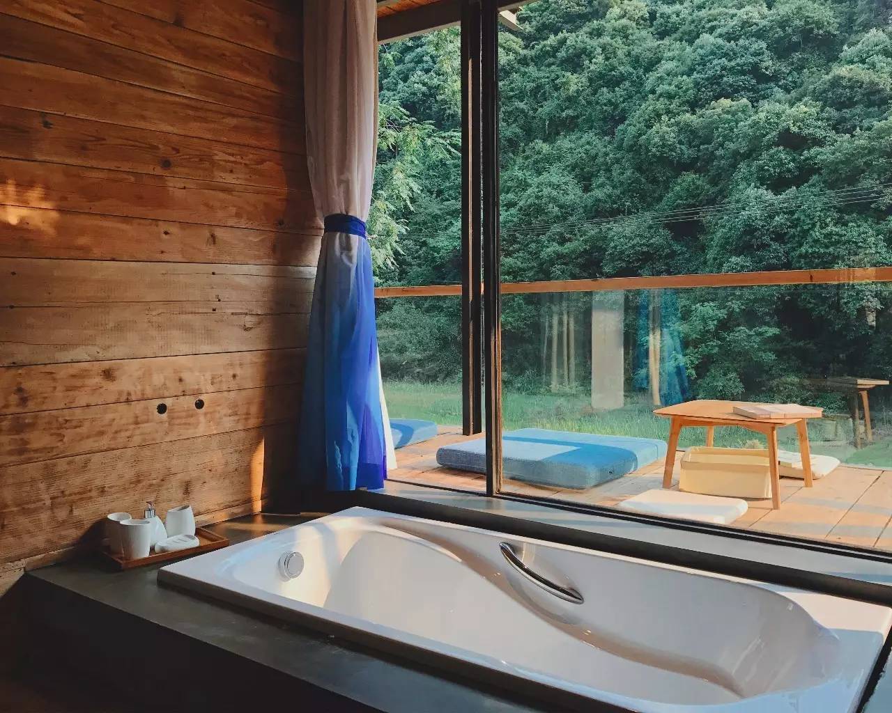 尋·尋客棧，一家超大藏書閣民宿設(shè)計(jì)