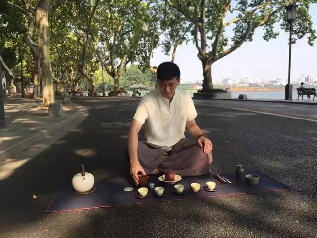 青桐·青竹茶舍，茶香縹緲靜賞西湖