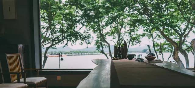 青桐·青竹茶舍，茶香縹緲靜賞西湖