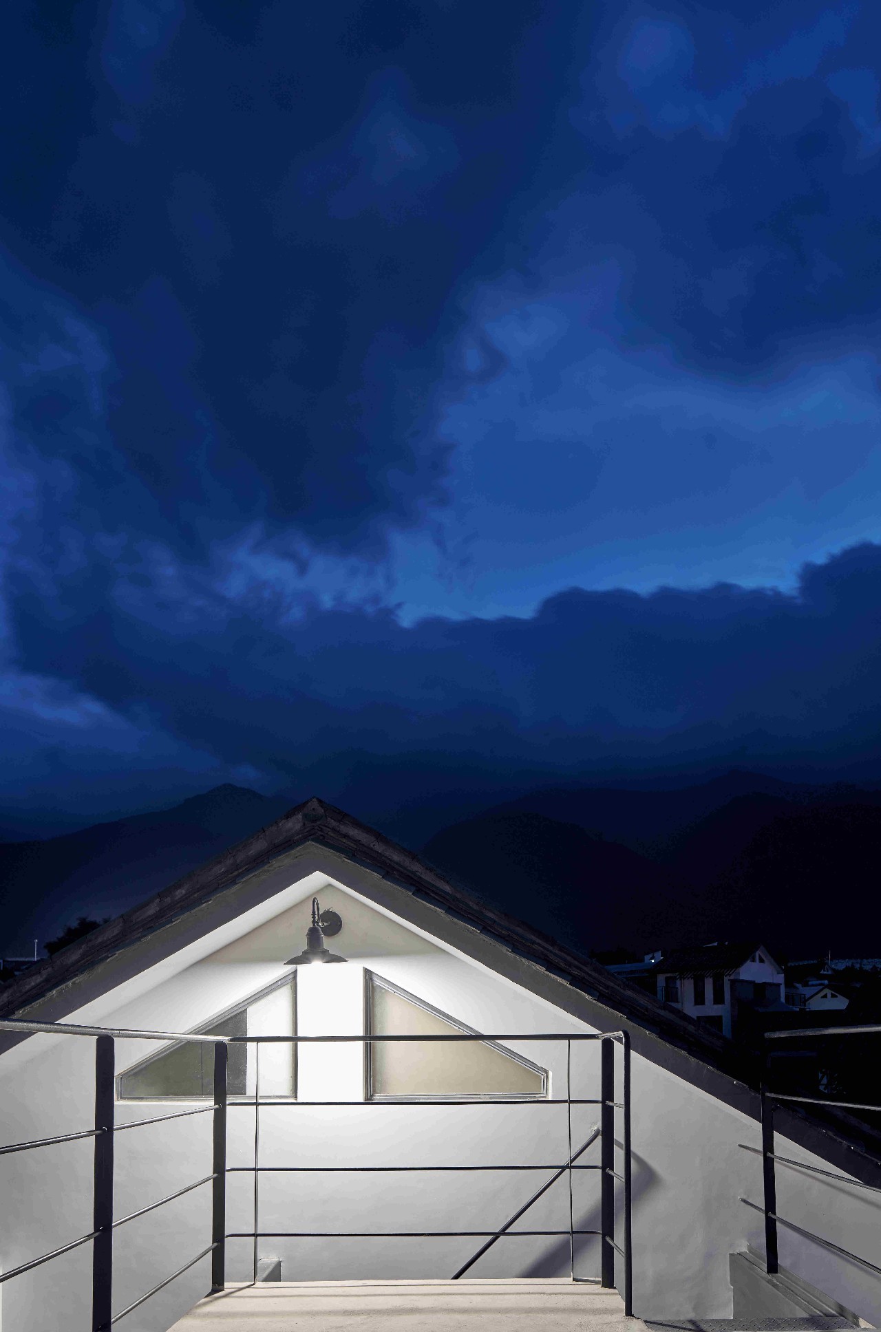 大理浥塵客舍，在山水間觀洱海日出望蒼山之巔