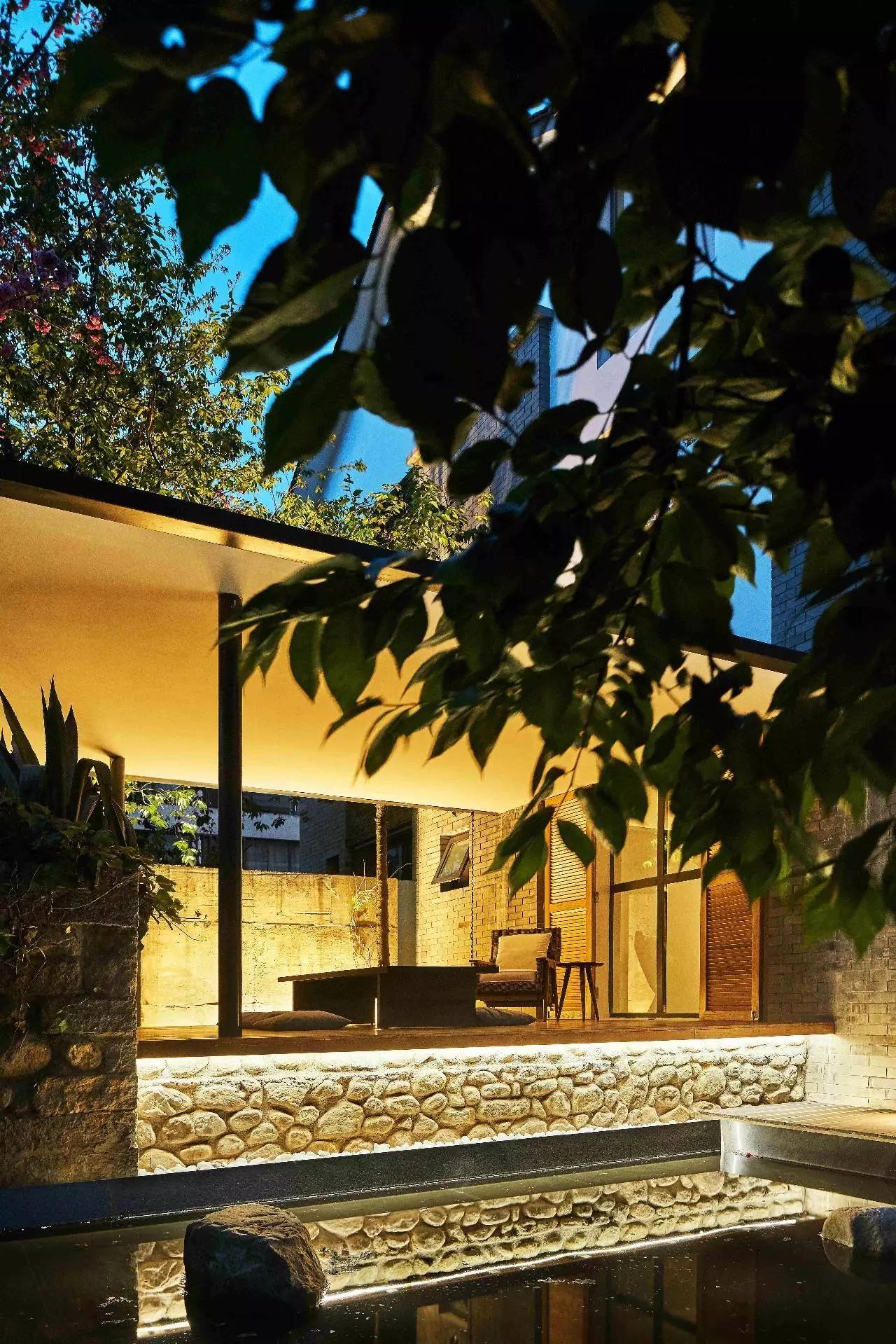 大理浥塵客舍，在山水間觀洱海日出望蒼山之巔