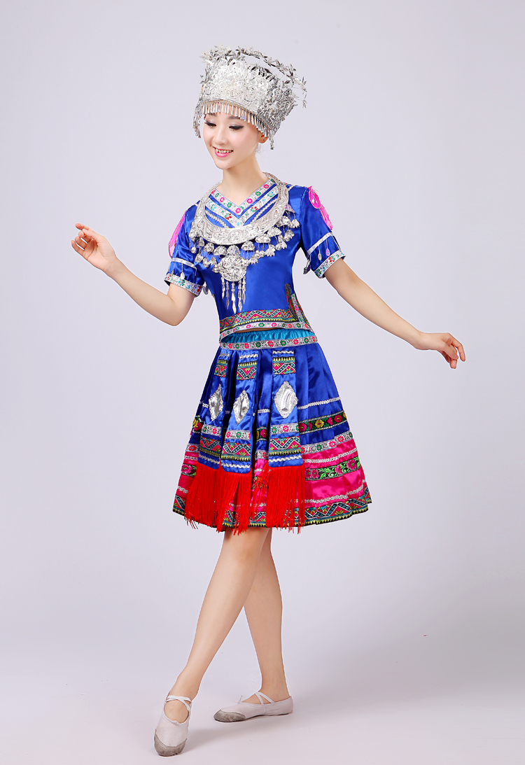 苗族土家族少數(shù)民族服裝圖片