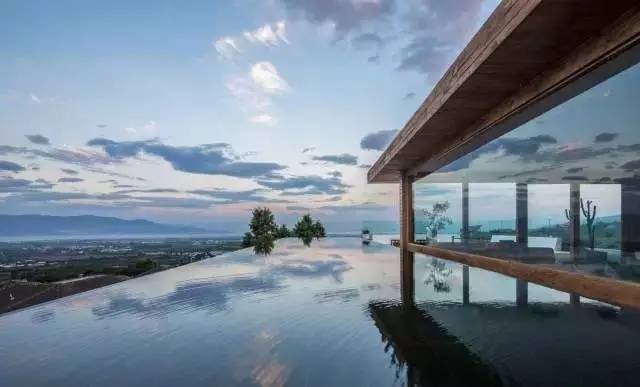 大理既下山，天光云影共徘徊