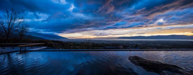 大理既下山，天光云影共徘徊