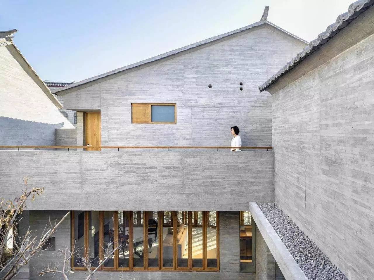 大理既下山，天光云影共徘徊