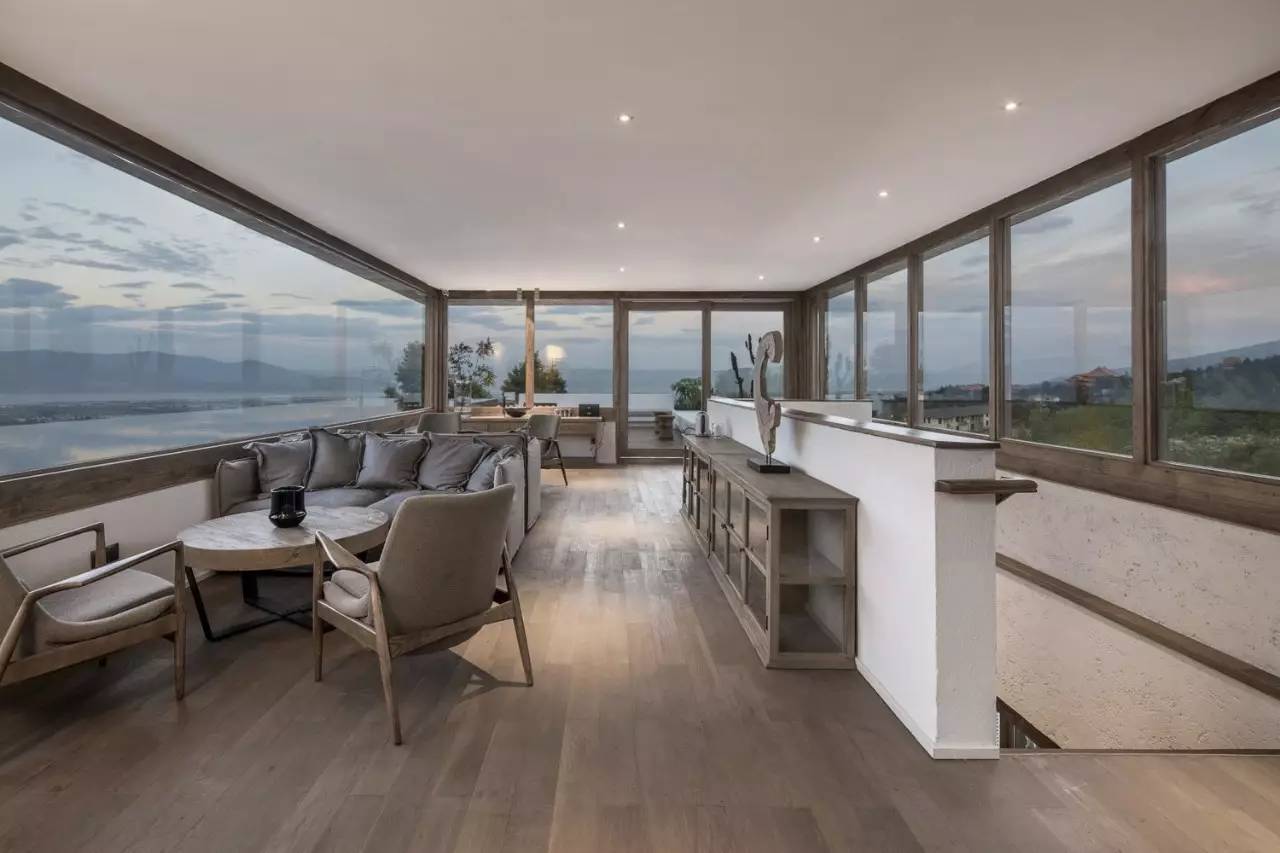 大理既下山，天光云影共徘徊